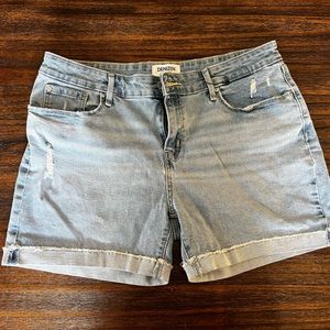 Levi’s Denizen 14 denim shorts NWOT